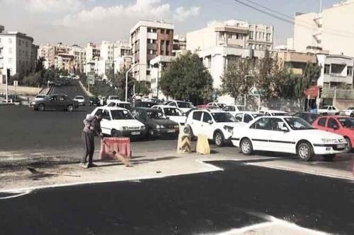 نصب قطعات پیش ساخته بتنی در راه شمال به جنوب خیابان شهید آریافر