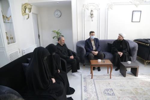 دیدار قاضی زاده هاشمی با خانواده شهید دانیال رضازاده