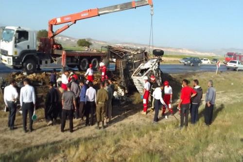 تصادف زنجیره ای در اتوبان ساوه با یک کشته و ۹ مصدوم