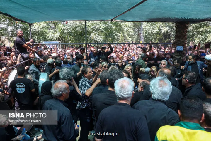 سلفی با تشییع پیکر اکبر عبدی!