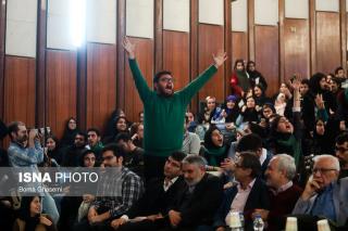 از سیاست زدگی و افراط در كرسی های آزاداندیشی جلوگیری می نماییم